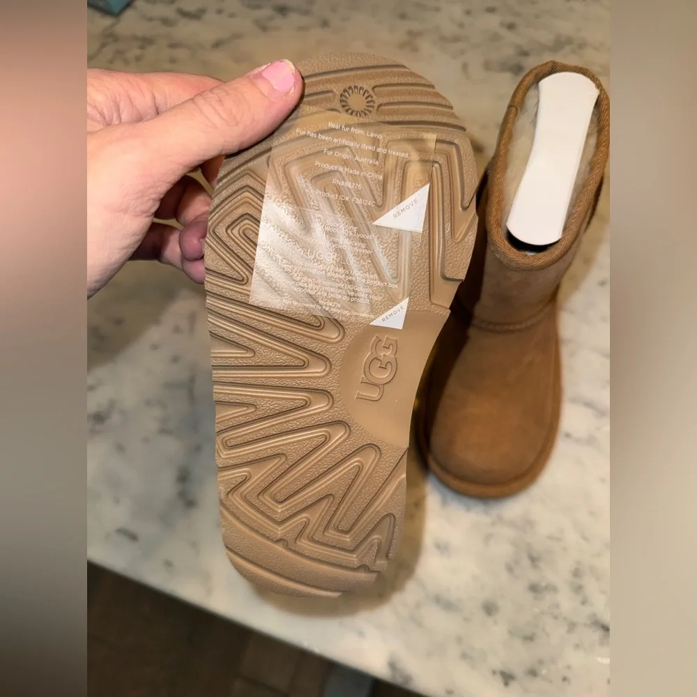 New‎ without Box UGG Chestnut Suede Boots size 11
